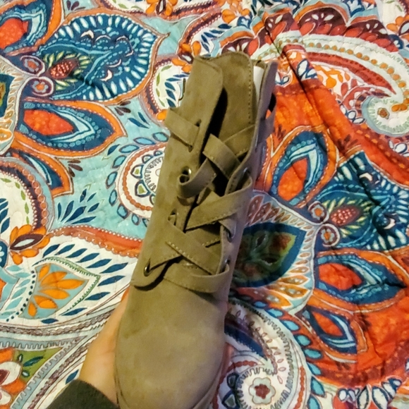 Boots - Picture 4 of 4